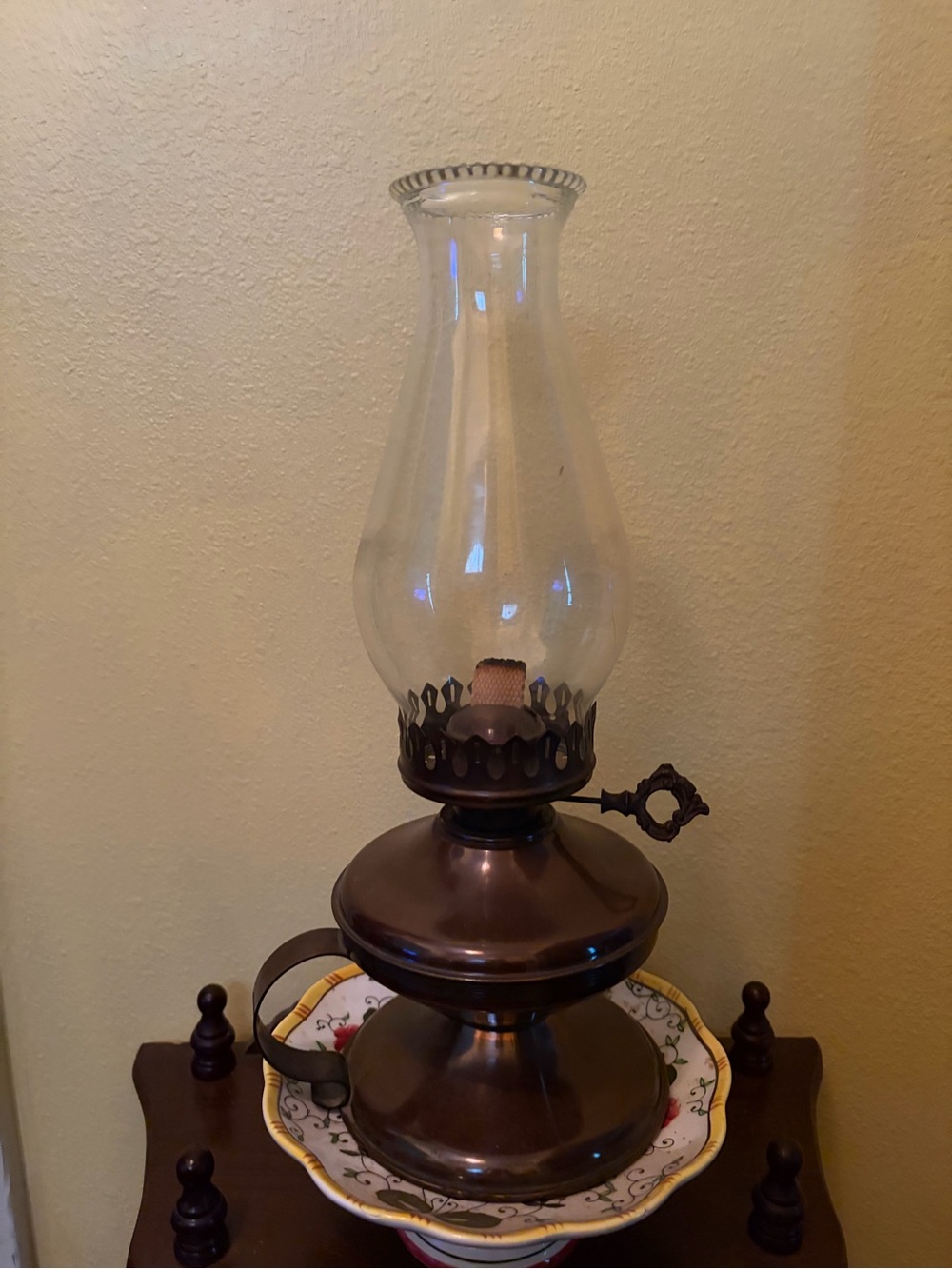 Antique-Style Copper Oil Lamp with Clear Glass Chimney